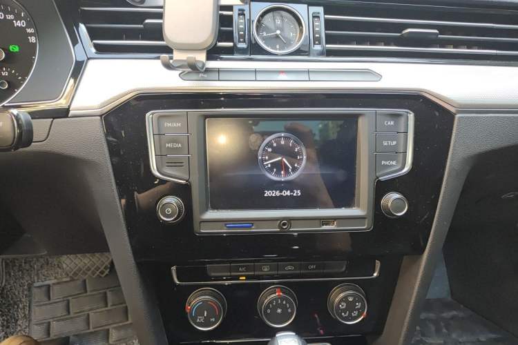 Used Volkswagen Magotan 2017 330TSI DSG Leading Model Audio And AC Panel