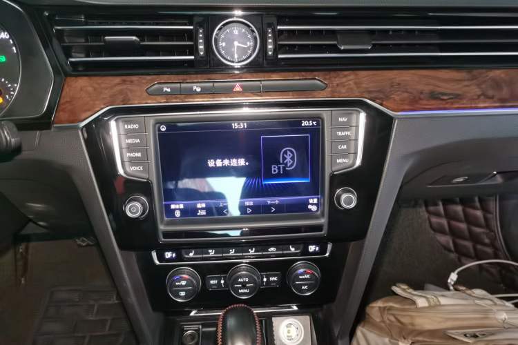 Used Volkswagen Magotan 2017 330TSI DSG Luxury Model Audio And AC Panel