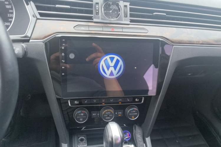 Used Volkswagen Magotan 2017 330TSI DSG Luxury Model Audio And AC Panel