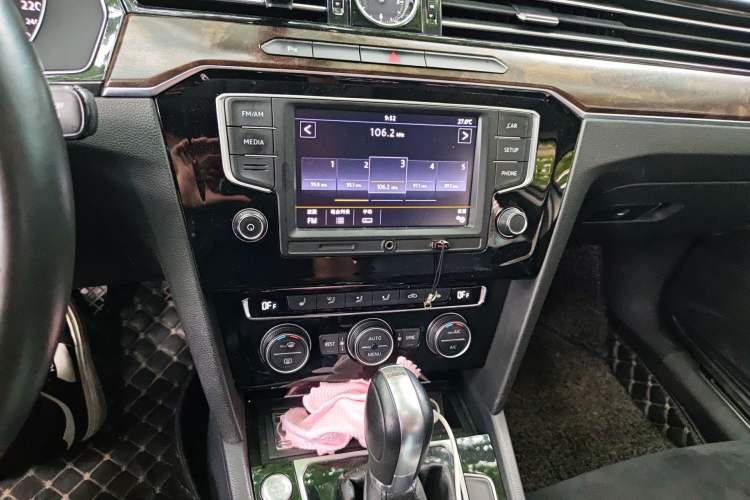 Used Volkswagen Magotan 2017 330TSI DSG Luxury Model Audio And AC Panel