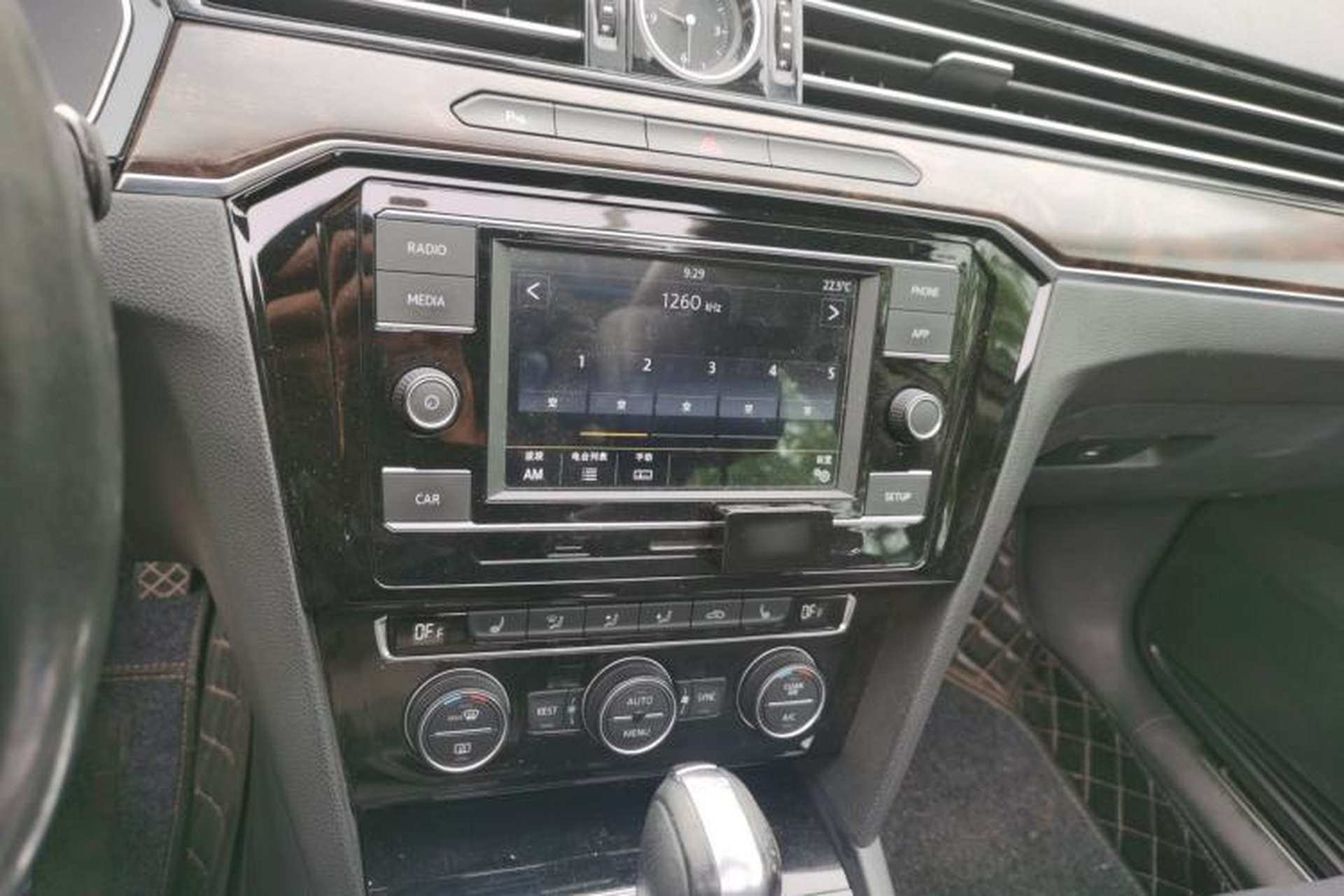 Used Volkswagen Magotan 2017 330TSI DSG Luxury Model Audio And AC Panel