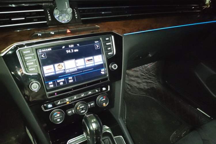 Used Volkswagen Magotan 2017 330TSI DSG Luxury Model Audio And AC Panel