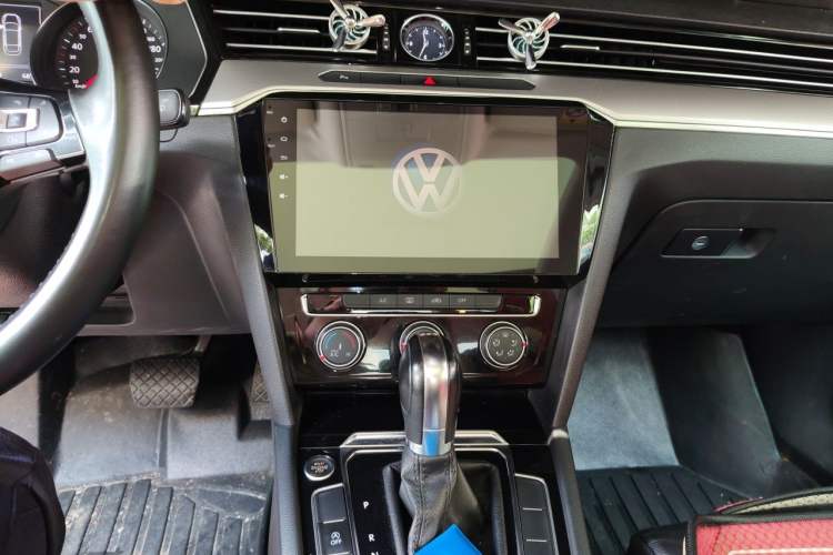 Used Volkswagen Magotan 2017 330TSI DSG Leading Model Audio And AC Panel