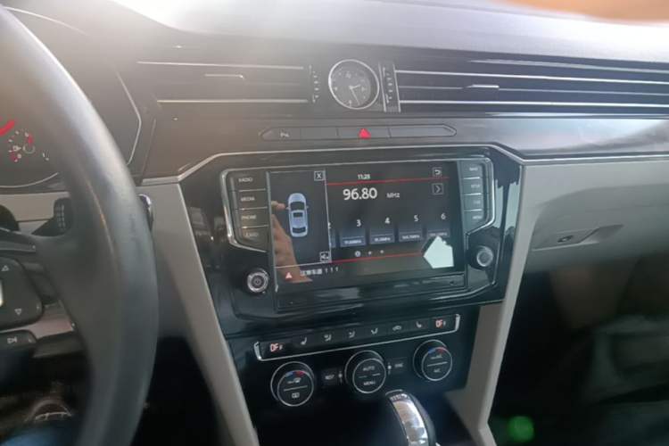 Used Volkswagen Magotan 2017 330TSI DSG Luxury Model Audio And AC Panel