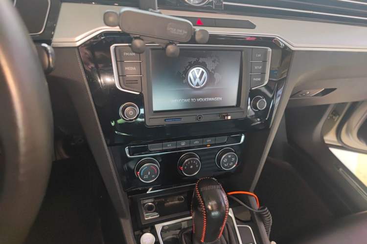 Used Volkswagen Magotan 2017 330TSI DSG Leading Model Audio And AC Panel
