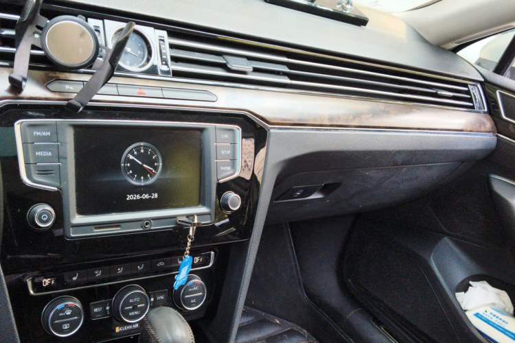 Used Volkswagen Magotan 2017 330TSI DSG Luxury Model Audio And AC Panel