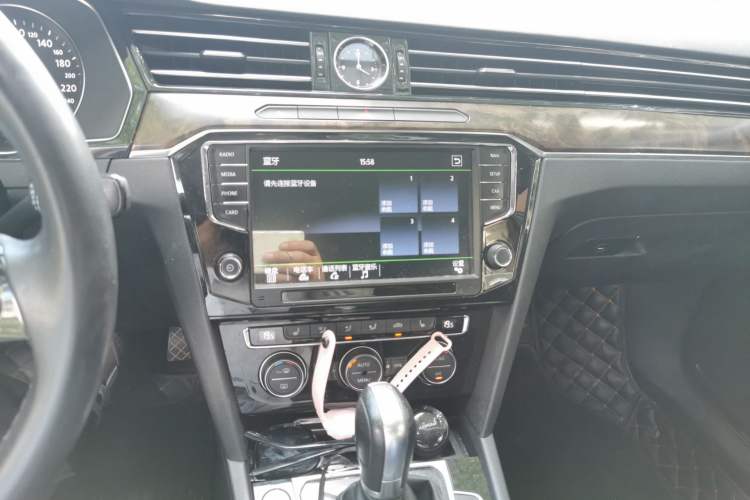 Used Volkswagen Magotan 2017 330TSI DSG Luxury Model Audio And AC Panel