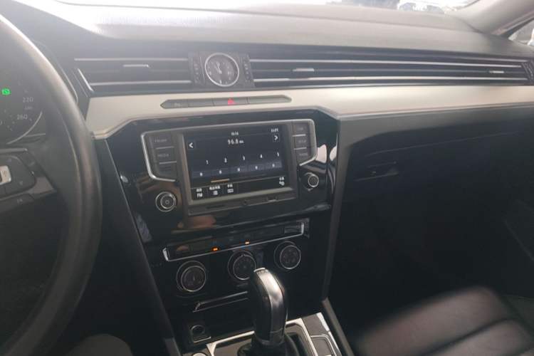 Used Volkswagen Magotan 2017 330TSI DSG Leading Model Audio And AC Panel