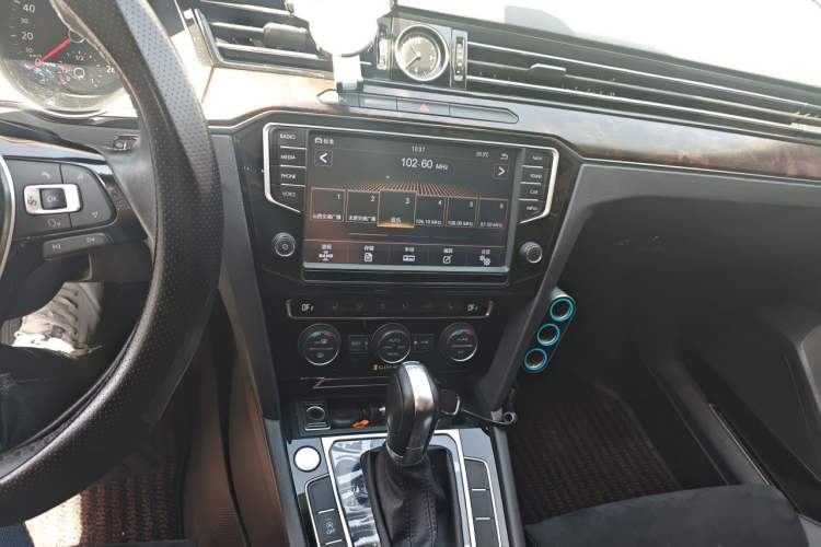 Used Volkswagen Magotan 2017 330TSI DSG Luxury Model Audio And AC Panel