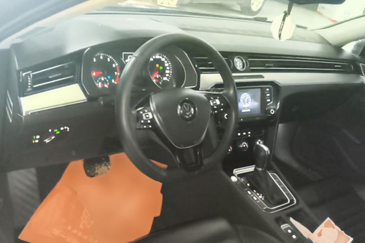 Used Volkswagen Magotan 2017 330TSI DSG Leading Model Center Console