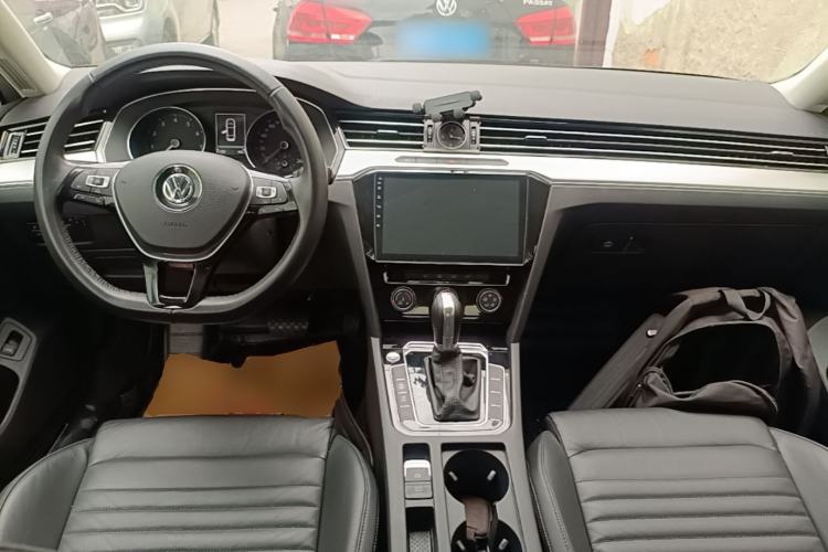 Used Volkswagen Magotan 2017 330TSI DSG Leading Model Center Console