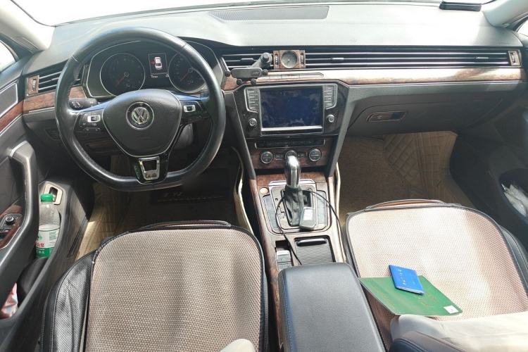 Used Volkswagen Magotan 2017 330TSI DSG Luxury Model Center Console
