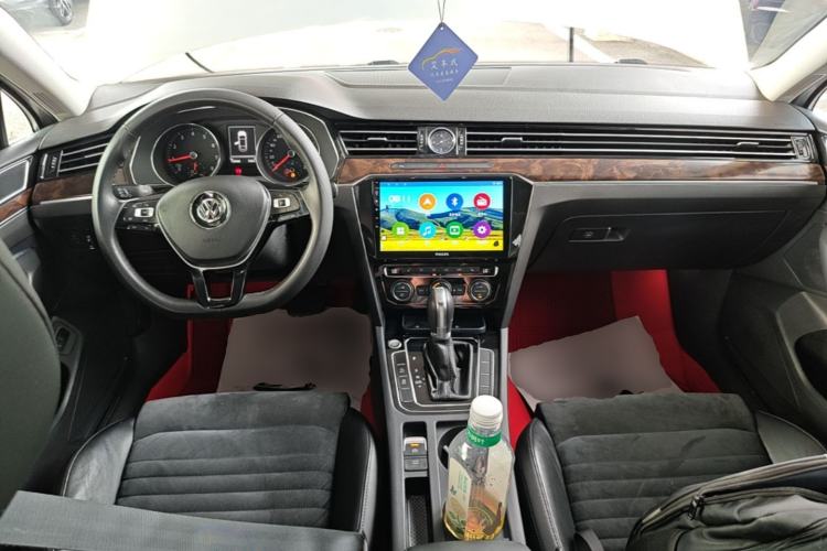 Used Volkswagen Magotan 2017 330TSI DSG Luxury Model Center Console