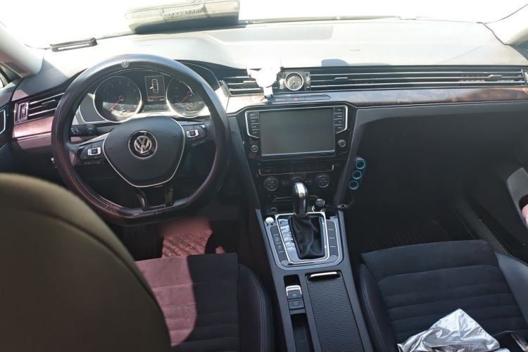 Used Volkswagen Magotan 2017 330TSI DSG Luxury Model Center Console