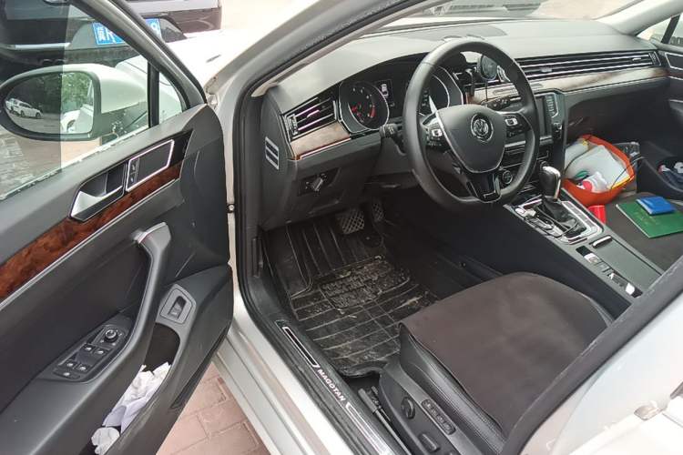 Used Volkswagen Magotan 2017 380TSI DSG Prestige Edition Driver Seat