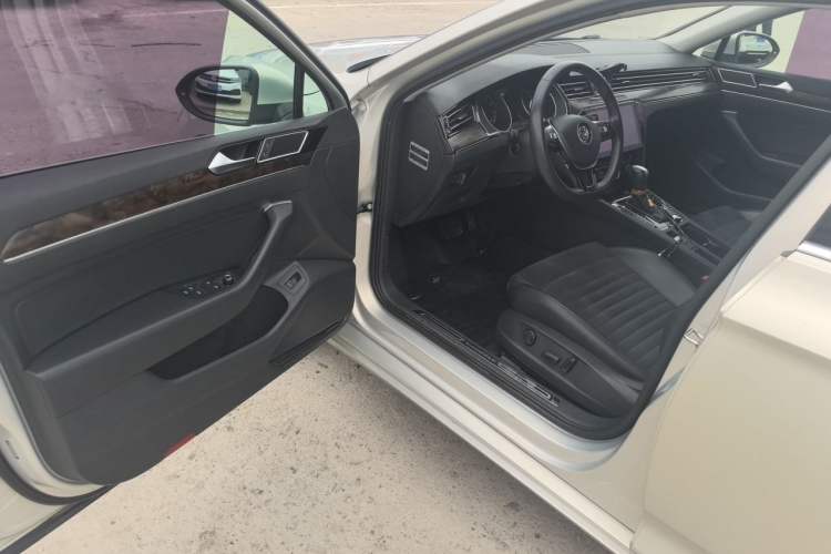 Used Volkswagen Magotan 2017 330TSI DSG Luxury Model Driver Seat