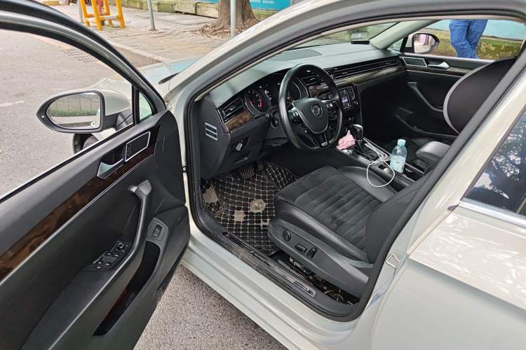 Used Volkswagen Magotan 2017 330TSI DSG Luxury Model Driver Seat