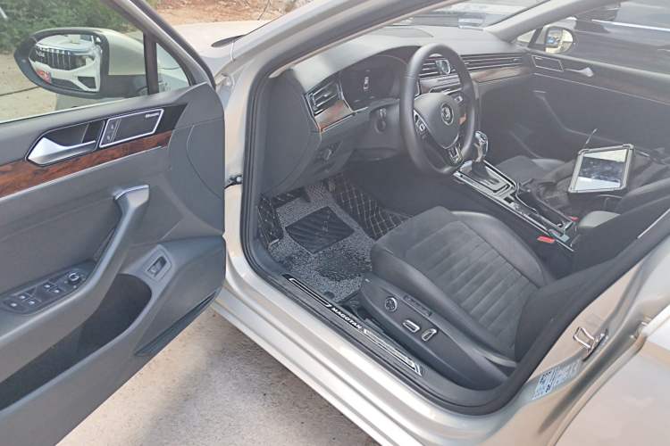 Used Volkswagen Magotan 2017 330TSI DSG Luxury Model Driver Seat