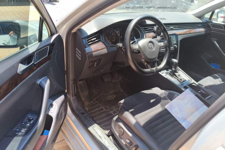 Used Volkswagen Magotan 2017 330TSI DSG Luxury Model Driver Seat