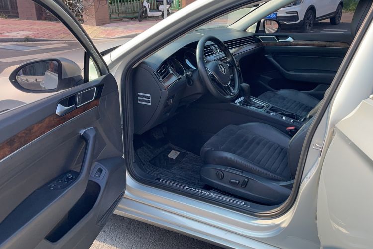 Used Volkswagen Magotan 2017 380TSI DSG Prestige Edition Driver Seat