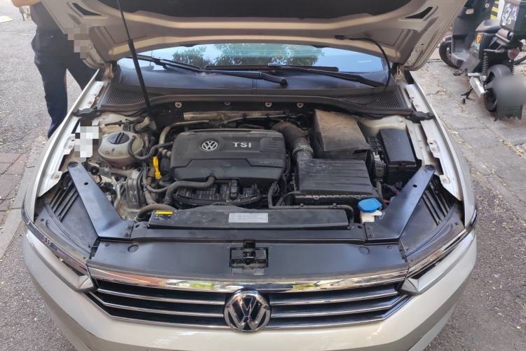 Used Volkswagen Magotan 2017 330TSI DSG Luxury Model Engine Bay