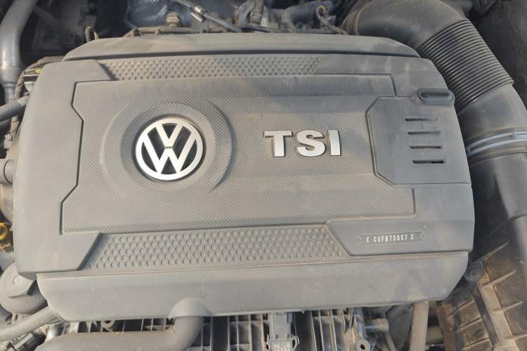 Used Volkswagen Magotan 2017 330TSI DSG Luxury Model Engine Bay