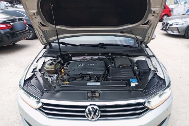 Used Volkswagen Magotan 2017 330TSI DSG Luxury Model Engine Bay