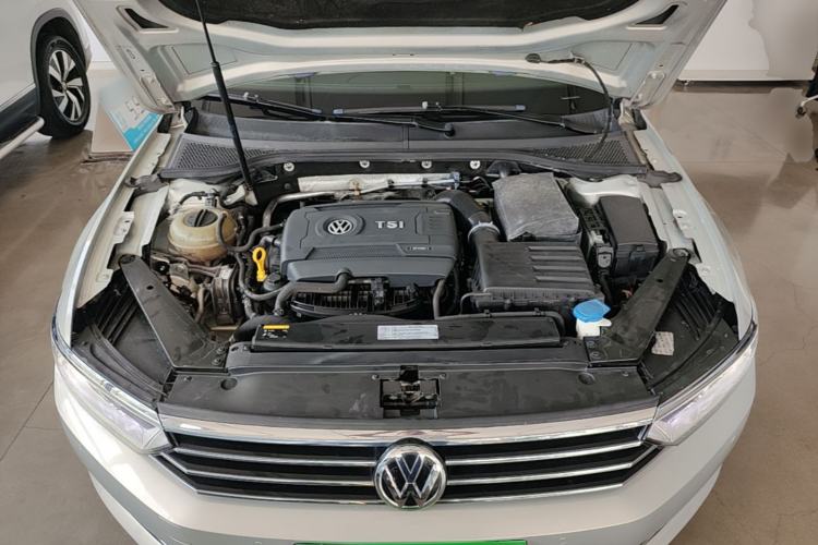 Used Volkswagen Magotan 2017 330TSI DSG Luxury Model Engine Bay
