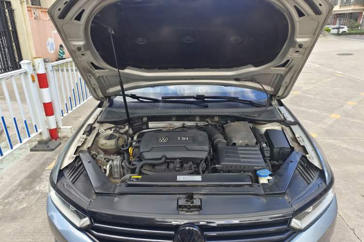 Used Volkswagen Magotan 2017 330TSI DSG Luxury Model Engine Bay