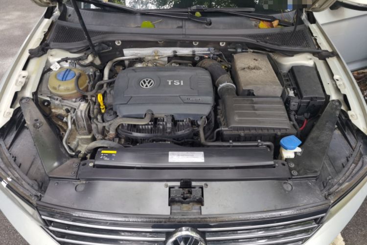 Used Volkswagen Magotan 2017 330TSI DSG Leading Model Engine Bay