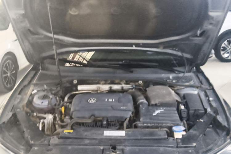 Used Volkswagen Magotan 2017 330TSI DSG Leading Model Engine Bay