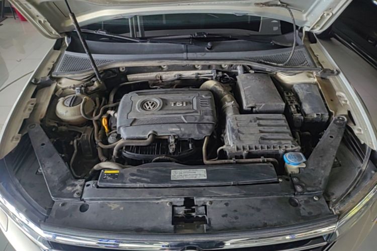 Used Volkswagen Magotan 2017 330TSI DSG Luxury Model Engine Bay