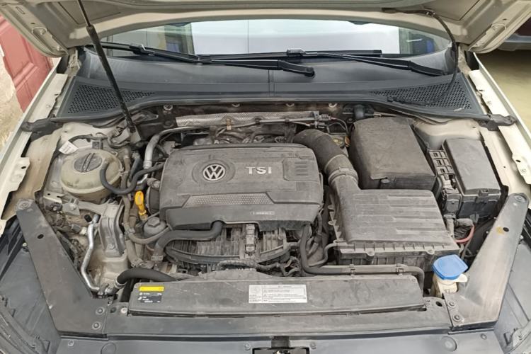 Used Volkswagen Magotan 2017 330TSI DSG Leading Model Engine Bay