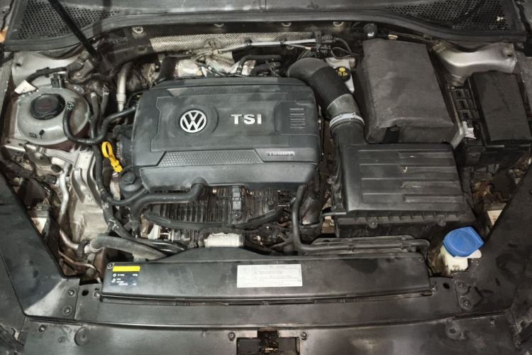 Used Volkswagen Magotan 2017 330TSI DSG Luxury Model Engine Bay