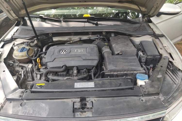 Used Volkswagen Magotan 2017 330TSI DSG Luxury Model Engine Bay