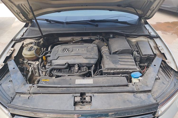 Used Volkswagen Magotan 2017 330TSI DSG Luxury Model Engine Bay