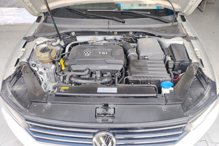 Used Volkswagen Magotan 2017 330TSI DSG Leading Model Engine Bay