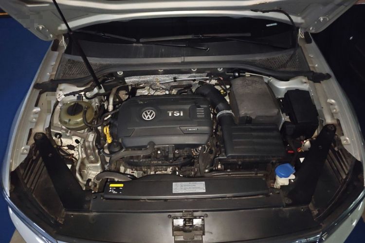 Used Volkswagen Magotan 2017 380TSI DSG Luxury Model Engine Bay