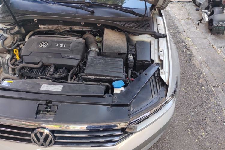 Used Volkswagen Magotan 2017 330TSI DSG Luxury Model Engine Bay Left