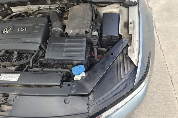 Used Volkswagen Magotan 2017 330TSI DSG Luxury Model Engine Bay Left