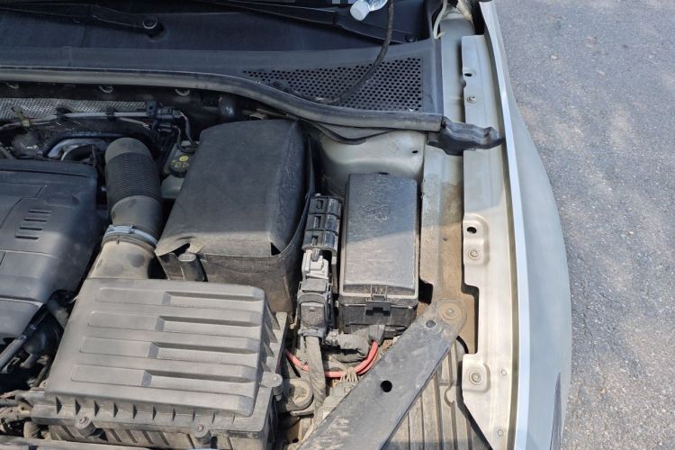 Used Volkswagen Magotan 2017 330TSI DSG Luxury Model Engine Bay Left