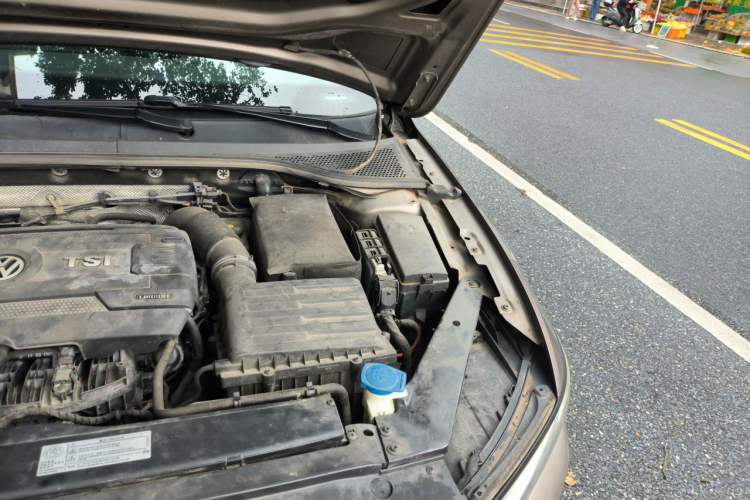 Used Volkswagen Magotan 2017 330TSI DSG Leading Model Engine Bay Left