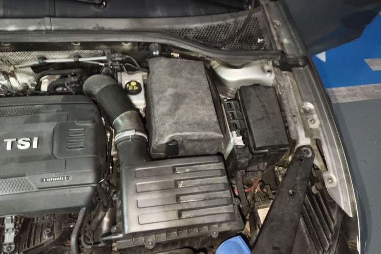 Used Volkswagen Magotan 2017 330TSI DSG Luxury Model Engine Bay Left