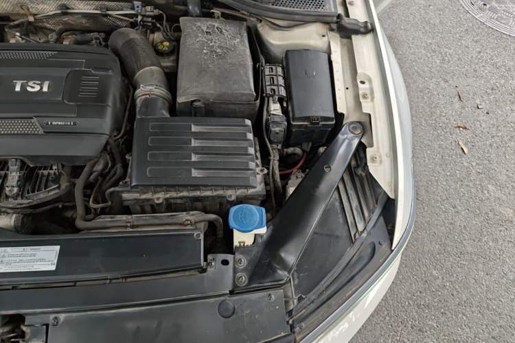 Used Volkswagen Magotan 2017 330TSI DSG Luxury Model Engine Bay Left