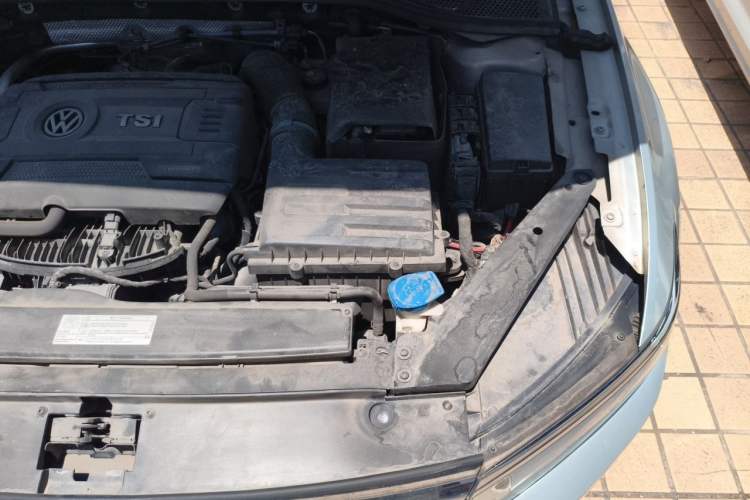 Used Volkswagen Magotan 2017 330TSI DSG Luxury Model Engine Bay Left