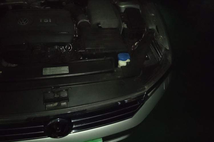 Used Volkswagen Magotan 2017 330TSI DSG Luxury Model Engine Bay Left