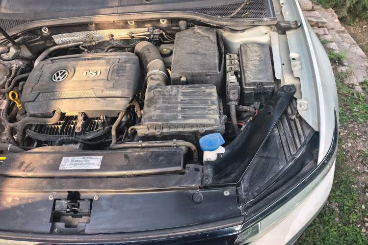 Used Volkswagen Magotan 2017 330TSI DSG Luxury Model Engine Bay Left