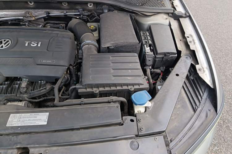 Used Volkswagen Magotan 2017 330TSI DSG Luxury Model Engine Bay Left