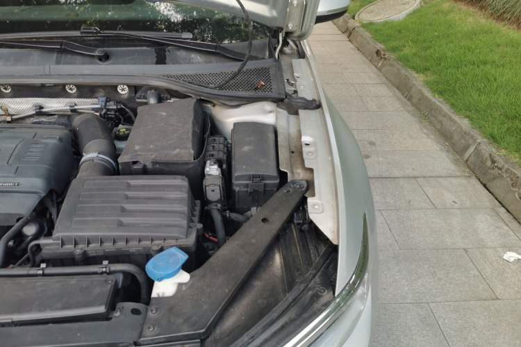 Used Volkswagen Magotan 2017 330TSI DSG Luxury Model Engine Bay Left