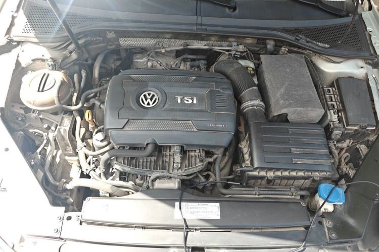 Used Volkswagen Magotan 2017 330TSI DSG Luxury Model Engine Bay